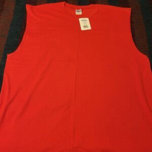 MENS 2XL GILDAN SLEEVELESS SHIRT